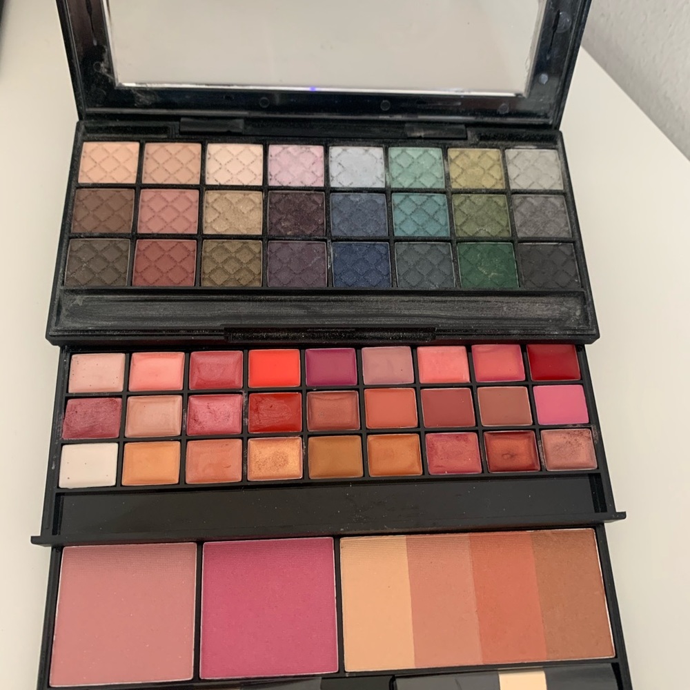 Make up - Picture 3 of 3